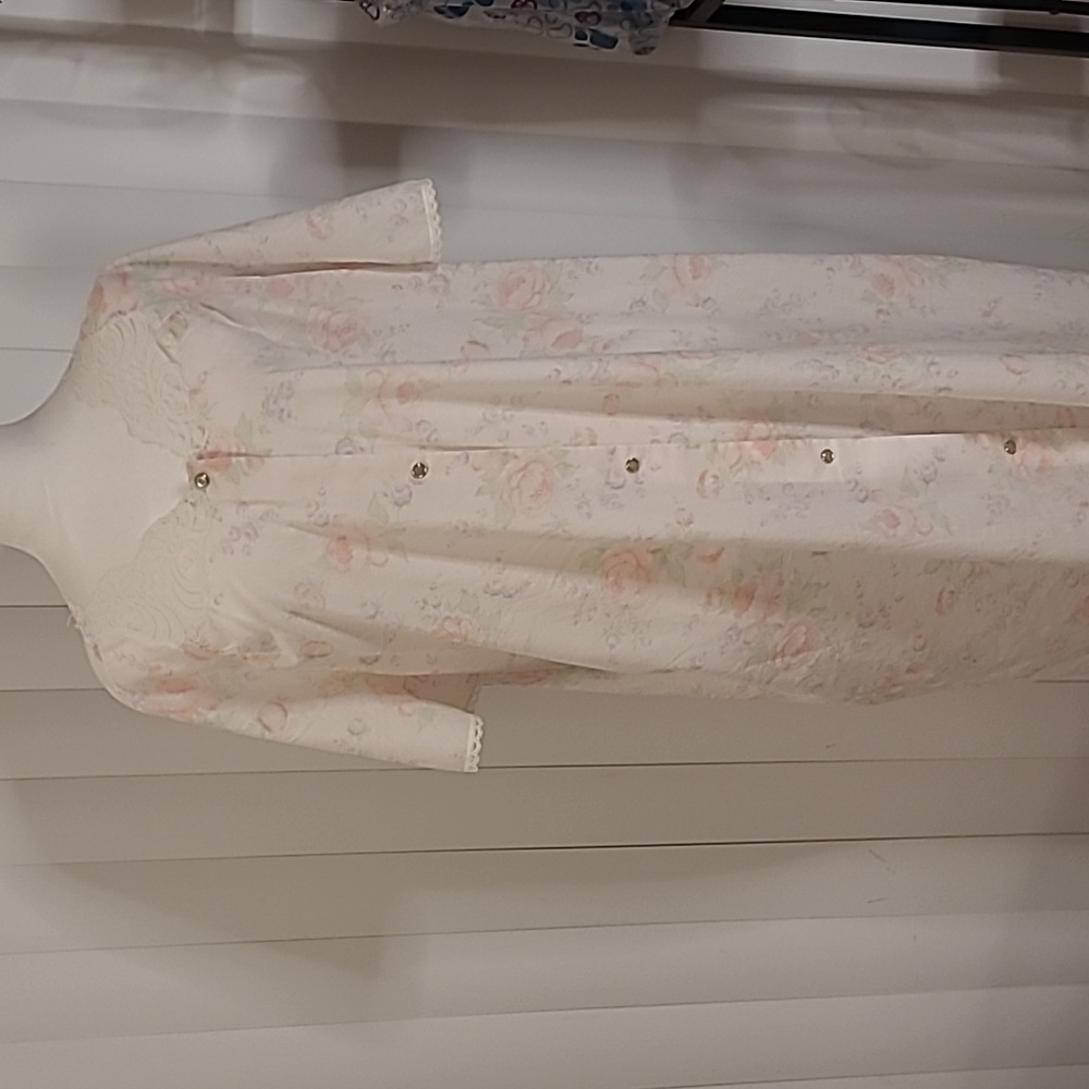 Vtg. Lorraine peignoir